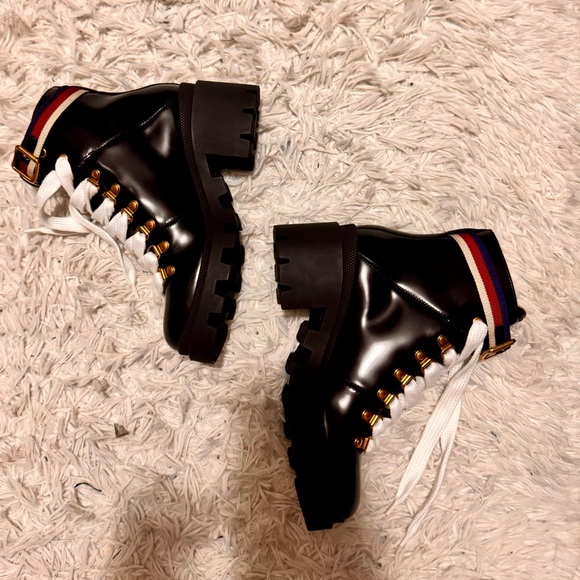 Gucci Sylvie Web Patent Leather Ankle Boot
Heel 55mm - Picture 2 of 11